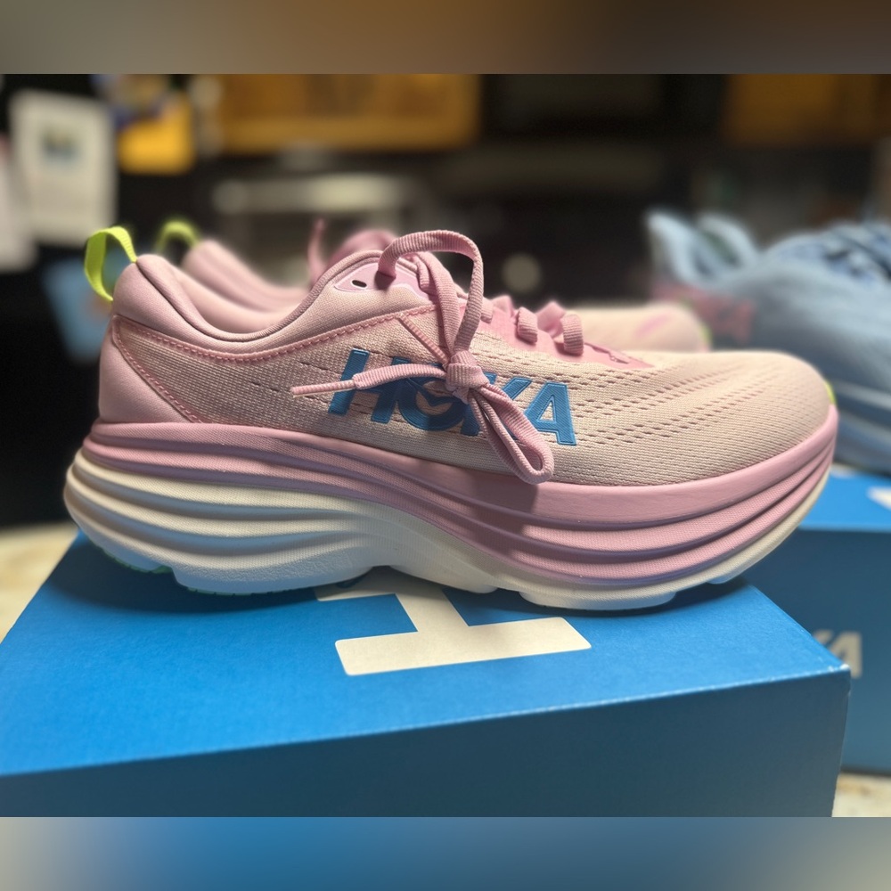 New Women’s Hoka Shoes Size 8.5 Pink Bondi 8